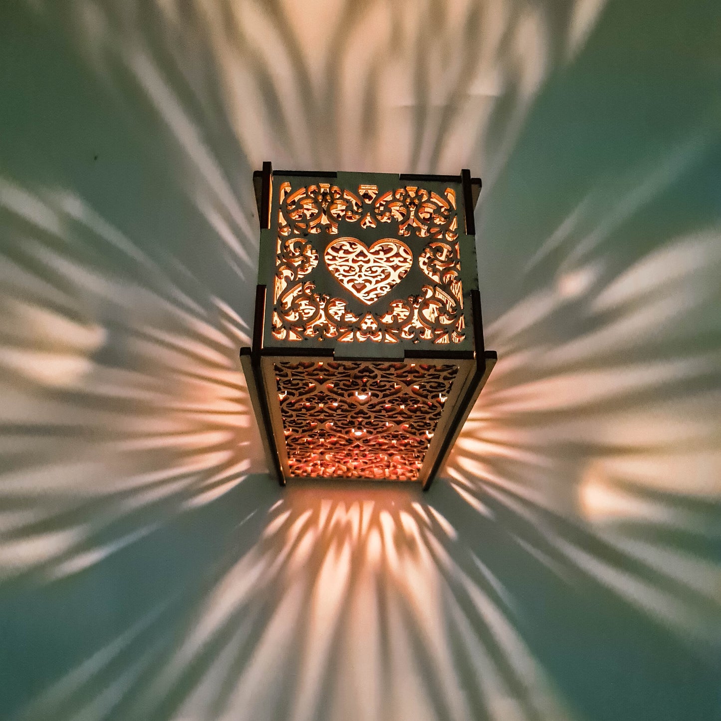 Poročna lesena laterna